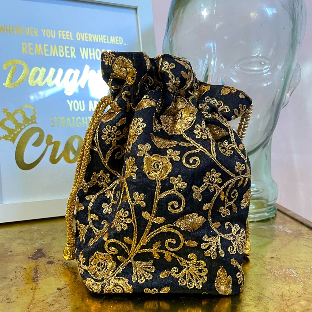 Beautiful vintage drawstring bag